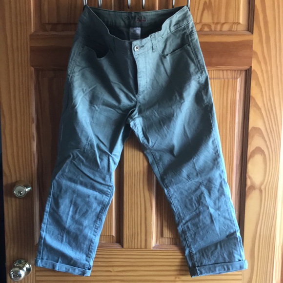 Capris - Picture 2 of 4